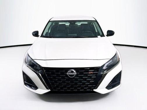 2025 Nissan Altima SR FWD