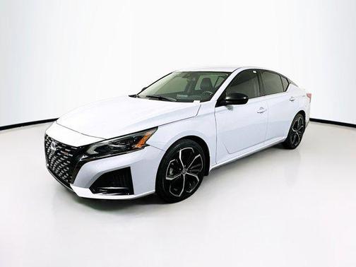 2023 Nissan Altima SR FWD