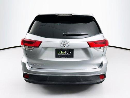 2019 Toyota Highlander LE I4