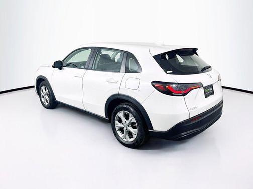 Platinum White Pearl 2023 Honda HR-V LX