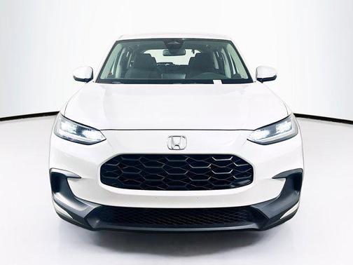 Platinum White Pearl 2023 Honda HR-V LX