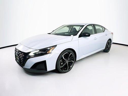 2023 Nissan Altima SR FWD
