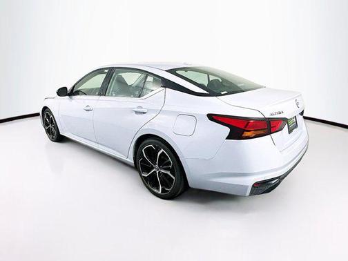 2023 Nissan Altima SR FWD