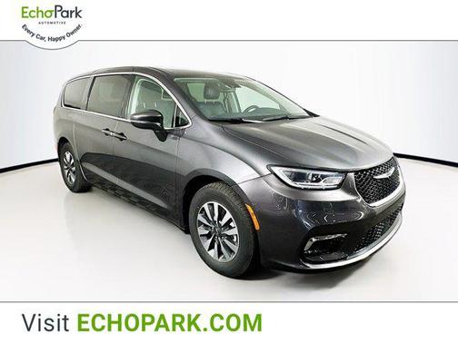2022 Chrysler Pacifica Hybrid Touring L