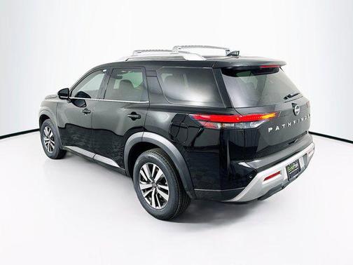 2023 Nissan Pathfinder SL FWD