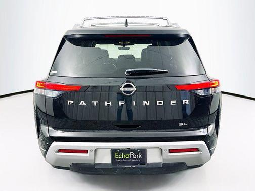 2023 Nissan Pathfinder SL FWD