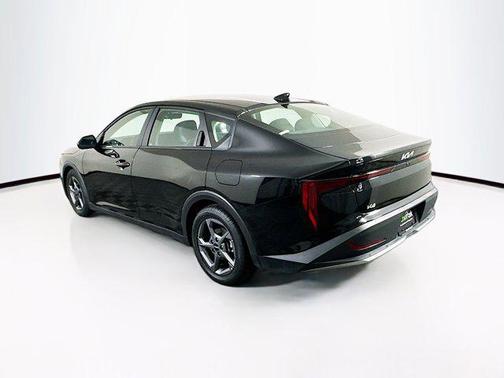 Aurora Black Pearl 2025 Kia K4 LXS