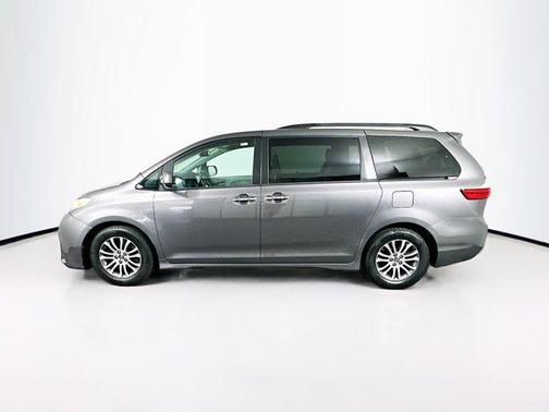 2018 Toyota Sienna XLE