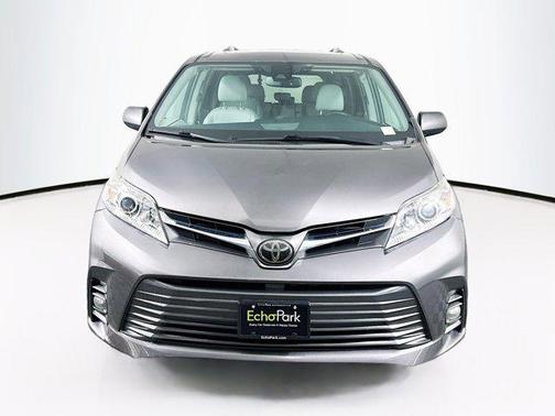 2018 Toyota Sienna XLE