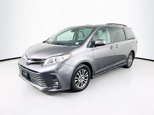 2018 Toyota Sienna XLE