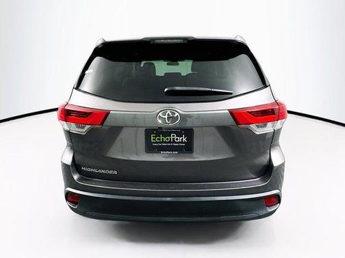 2019 Toyota Highlander LE I4