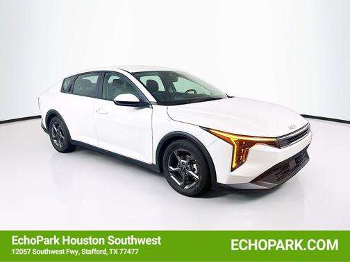 Snow White Pearl 2025 Kia K4 LXS