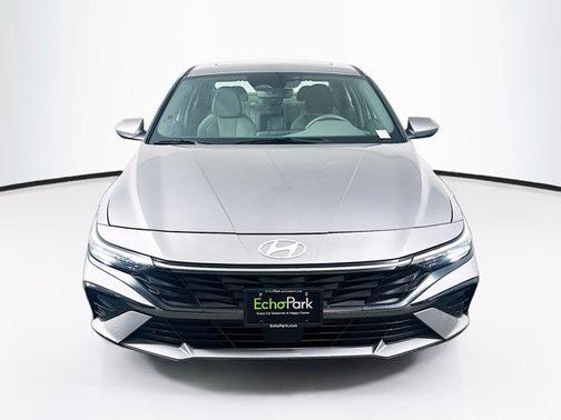 Fluid Metal 2025 Hyundai ELANTRA SEL