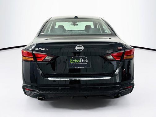 Super Black 2023 Nissan Altima SR FWD