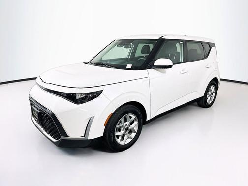 Snow White Pearl 2025 Kia Soul LX