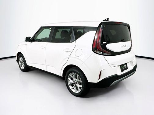 Snow White Pearl 2025 Kia Soul LX