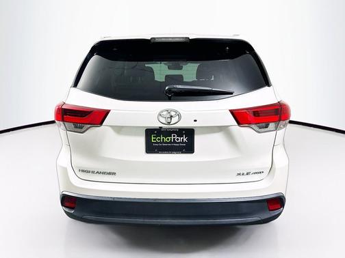 Blizzard Pearl 2019 Toyota Highlander XLE