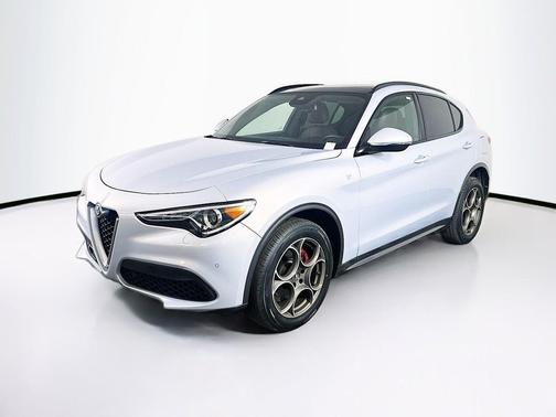 Moonlight Gray Metallic 2022 Alfa Romeo Stelvio Ti