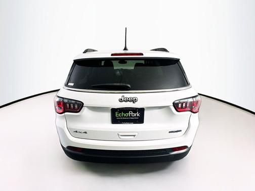 Bright White Clearcoat 2022 Jeep Compass Latitude