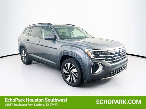 Platinum Gray Metallic 2025 Volkswagen Atlas 2.0T SE w/Technology