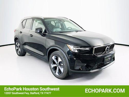 2025 Volvo XC40 B5 Core Bright Theme