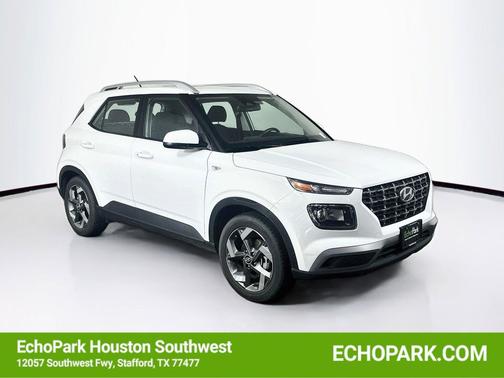 Lunar White 2025 Hyundai VENUE SEL