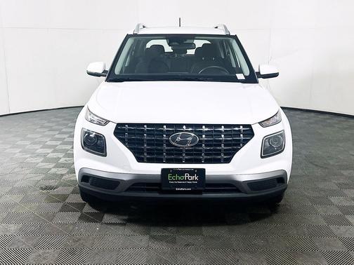 Lunar White 2025 Hyundai VENUE SEL