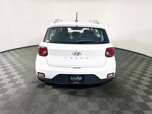 Lunar White 2025 Hyundai VENUE SEL