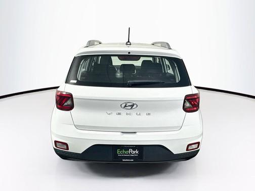 Lunar White 2025 Hyundai VENUE SEL