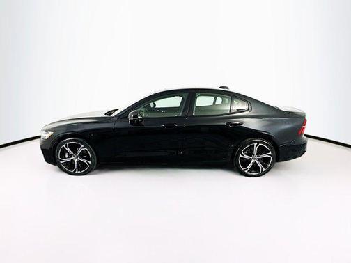 2024 Volvo S60 B5 Plus Dark Theme