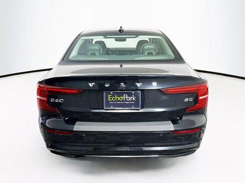 2024 Volvo S60 B5 Plus Dark Theme