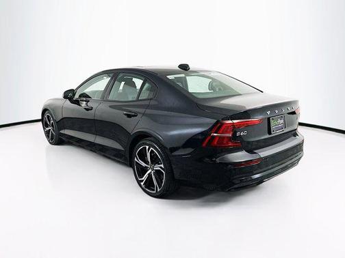 2024 Volvo S60 B5 Plus Dark Theme