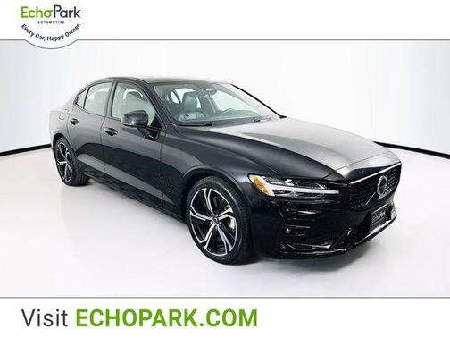 2024 Volvo S60 B5 Plus Dark Theme