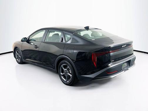 Aurora Black Pearl 2025 Kia K4 LXS