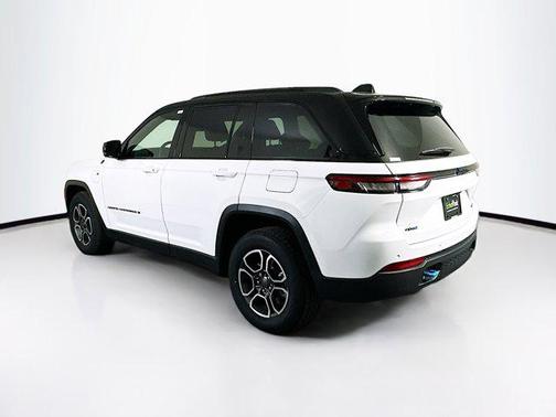 Diamond Black Crystal Pearlcoat 2023 Jeep Grand Cherokee 4xe Trailhawk