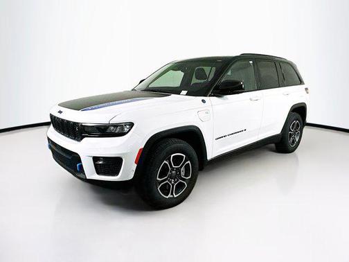 Diamond Black Crystal Pearlcoat 2023 Jeep Grand Cherokee 4xe Trailhawk