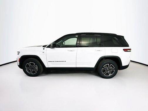 Diamond Black Crystal Pearlcoat 2023 Jeep Grand Cherokee 4xe Trailhawk