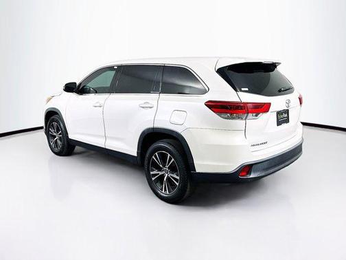 2019 Toyota Highlander LE I4