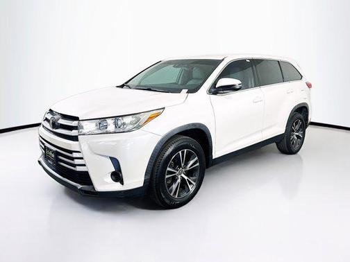 2019 Toyota Highlander LE I4