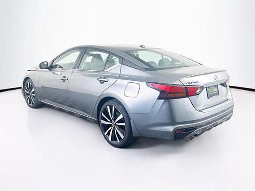 2022 Nissan Altima SR FWD