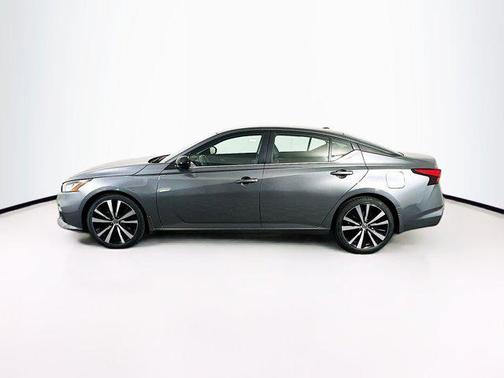 2022 Nissan Altima SR FWD