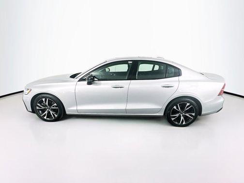 2024 Volvo S60 B5 Core Dark Theme