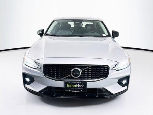 2024 Volvo S60 B5 Core Dark Theme