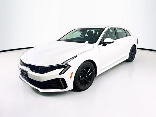 Snow White Pearl 2025 Kia K5 LXS