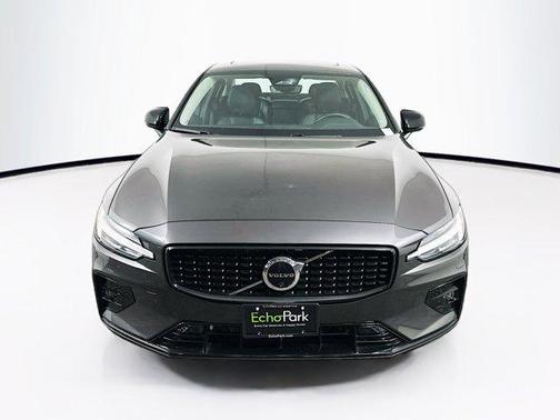 2024 Volvo S60 B5 Plus Dark Theme