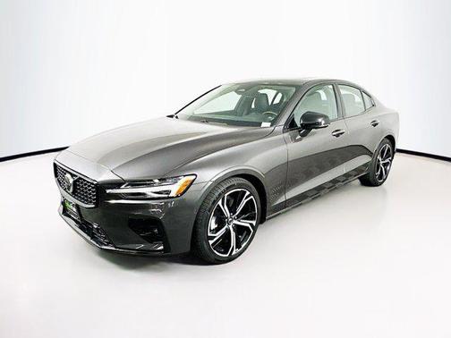 2024 Volvo S60 B5 Plus Dark Theme