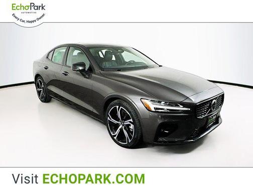 2024 Volvo S60 B5 Plus Dark Theme