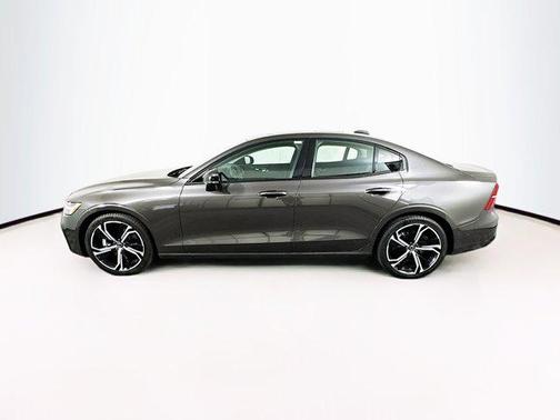 2024 Volvo S60 B5 Plus Dark Theme