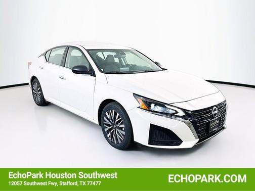Glacier White 2025 Nissan Altima SV FWD