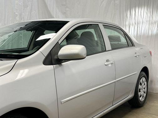Classic Silver Metallic 2009 Toyota Corolla LE